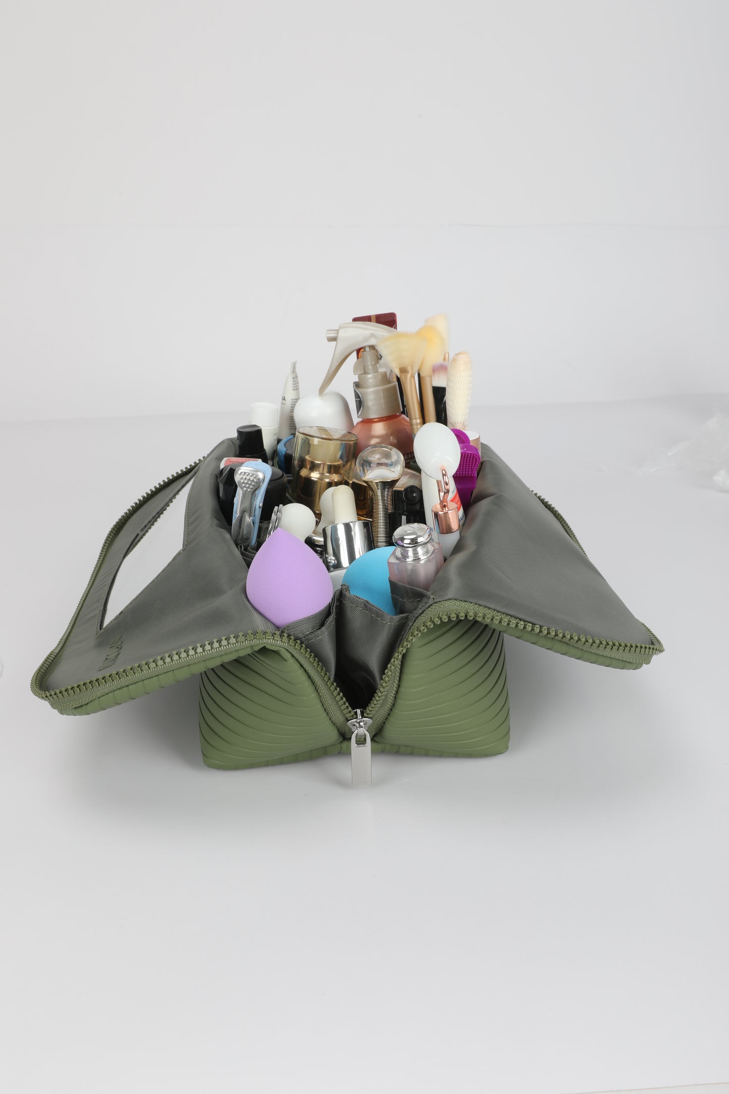 The Everyday Travel Makeup Bag – Sage